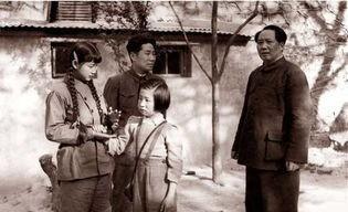 毛岸英安葬时，碑文被送到毛主席面前审阅。毛主席看后说内容都挺好，唯一的不足，是没