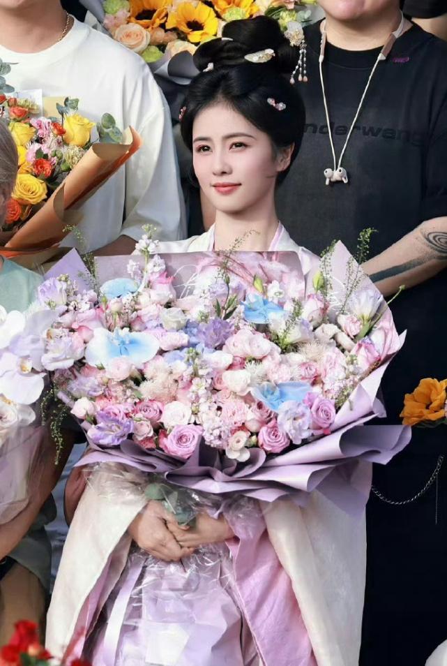 白鹿《莫离》暑期档播出！白鹿透露最后一部待播剧《莫离》暑期档播出，白鹿近几年首