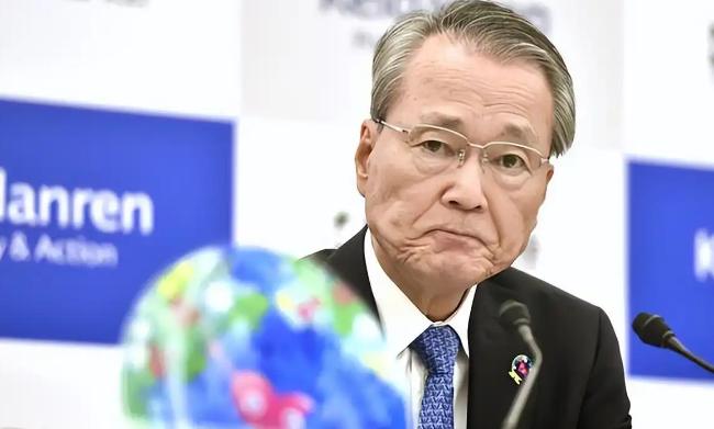 日本经联会长要中国取消制裁，在记者会上气到面目狰狞：极其遗憾必须撤销！7月
