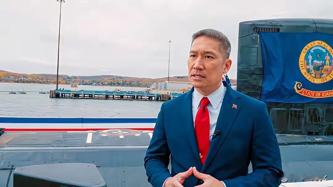 美国越南裔海军部长洪考上任首秀！对外释放强硬立场！一个越南裔难民，当上了美国