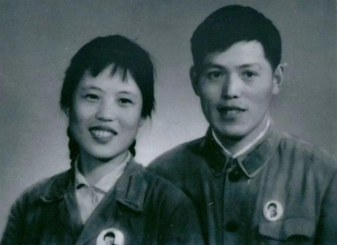 1960年，主席警卫沈同偷偷交了女朋友，没告诉主席。主席得知后，叫来沈同：“你今