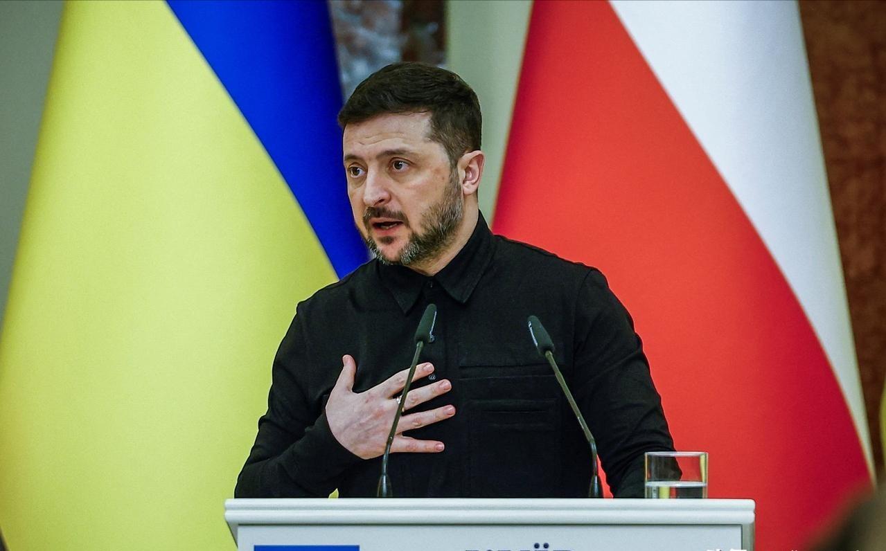 2月9日，高市早苗获胜后，收到十余封贺信，其中乌克兰总统泽连斯基的贺信最为“特别