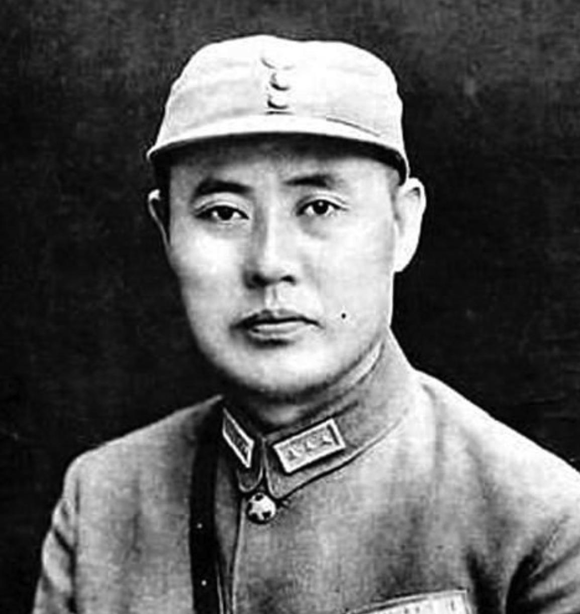 1949年，傅作义起义后妻子在重庆被截，下落成谜。地下党苦寻数月无果，邮递员盯着