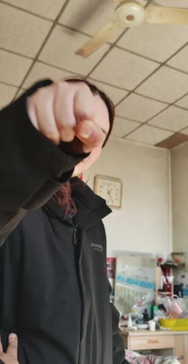 丈母娘住院要女婿拿16万医药费，女婿坚决拒绝，妻子以离婚相逼，不给钱就离婚，女