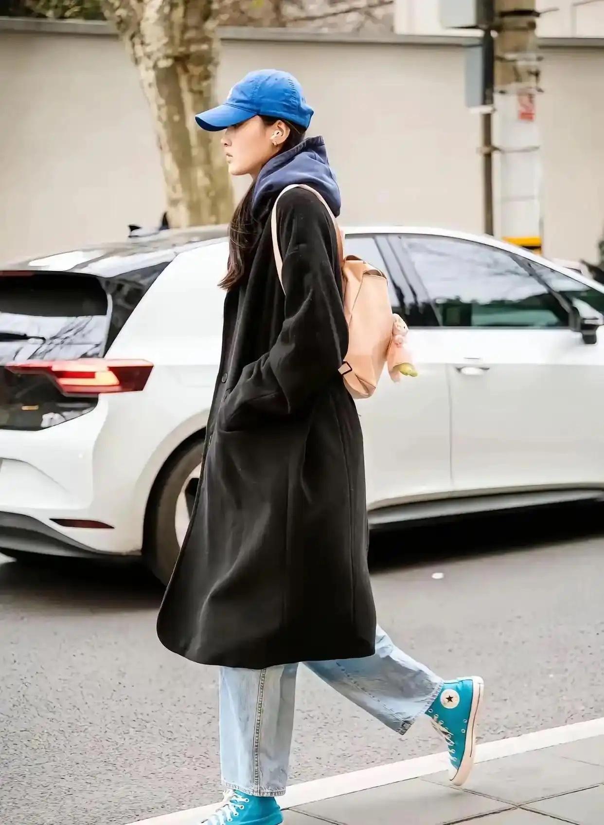 同样是冬天，台湾女生用大衣打造体面与显瘦的优雅，而大陆却陷入羽绒服的臃肿循环。关