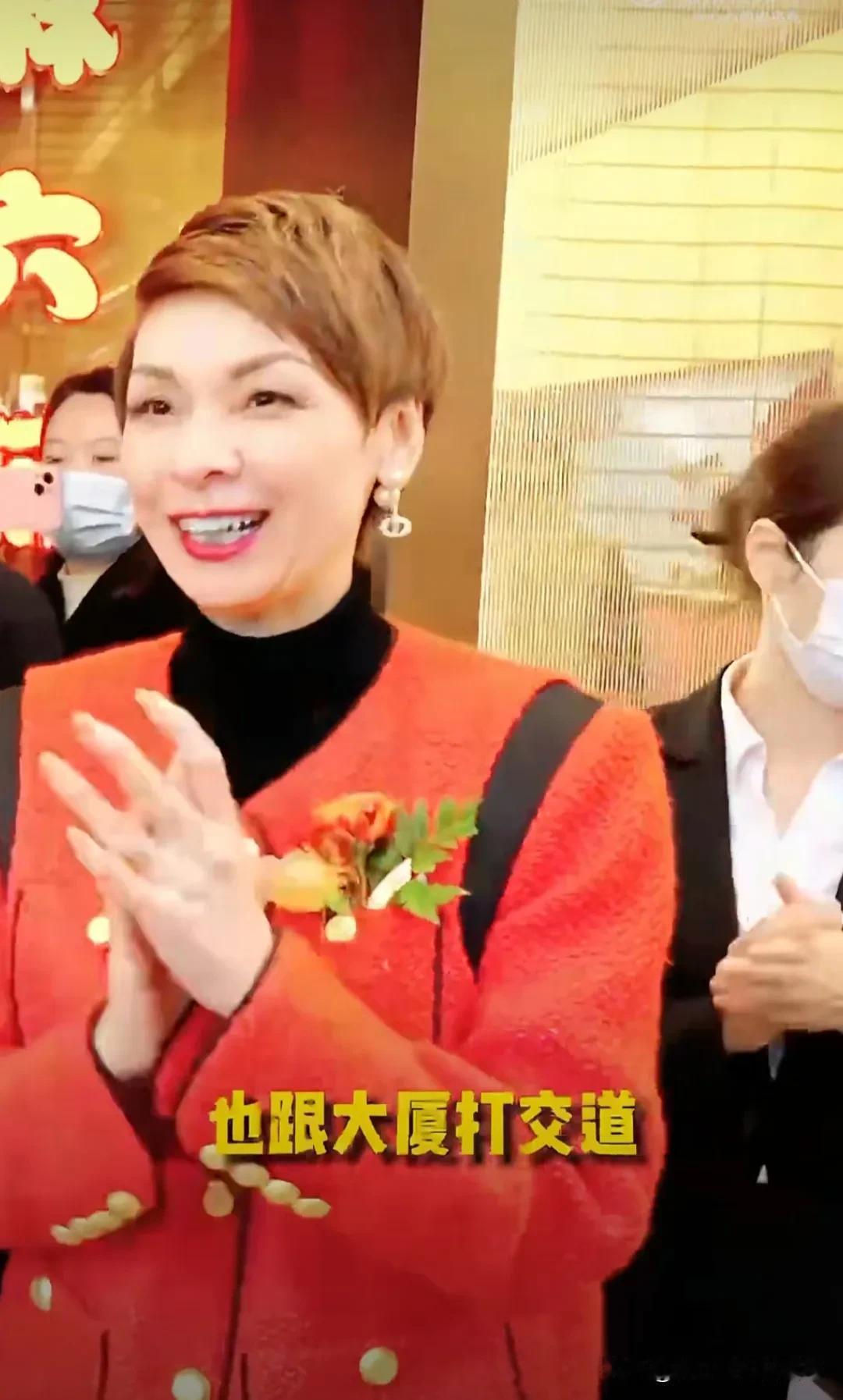 没想到麻六记出事之后第一个出来直面网友的不是张兰也不是汪小菲，竟然是杨洋。看