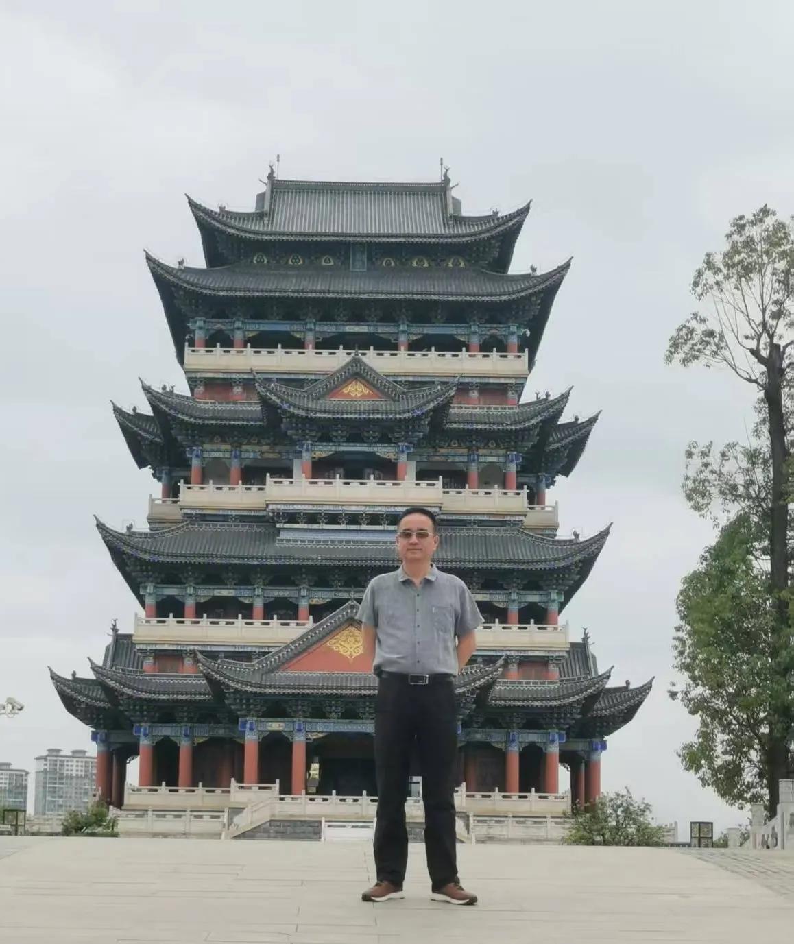 千年古国哀牢，太保成就保山从昆明乘动车直达保山，时速可达190公里以上；然而，