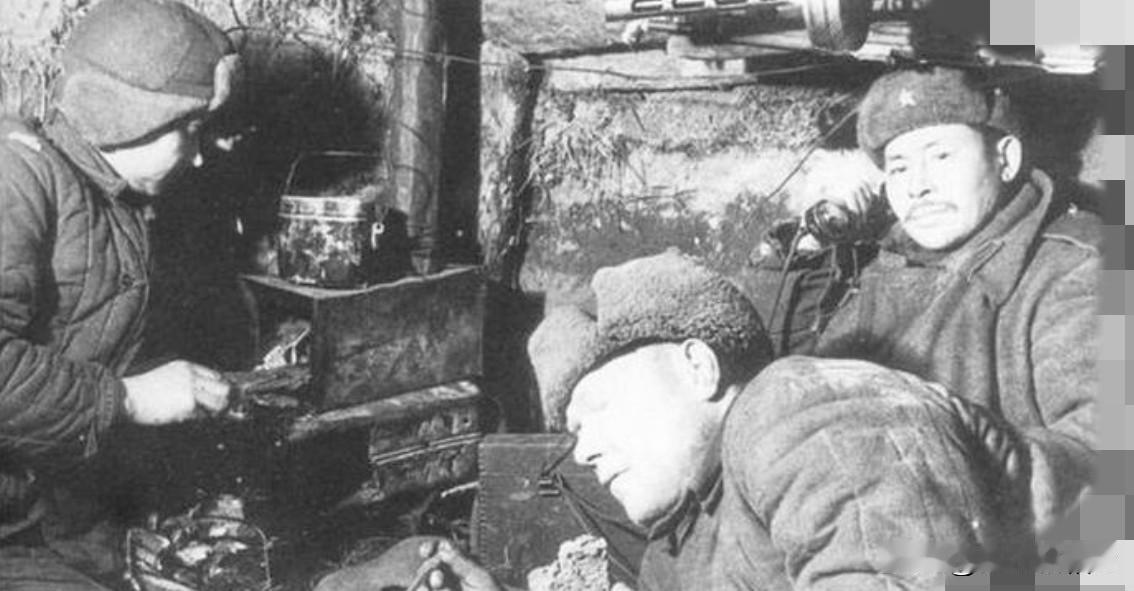 在库尔斯克战役普罗霍夫卡战斗打响之前，苏联坦克兵当天的伙食与以往并没什么不同，实
