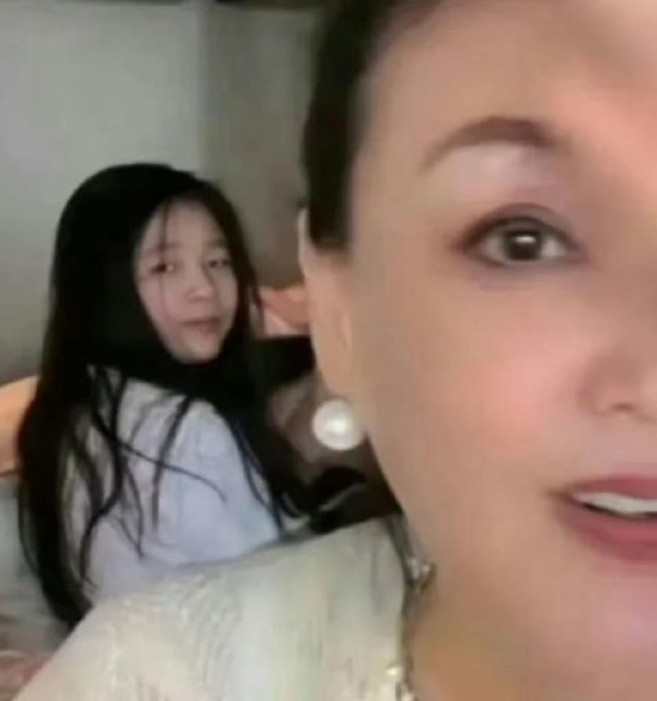 大S的女儿可以演杉菜了，气质颜值都一模一样！