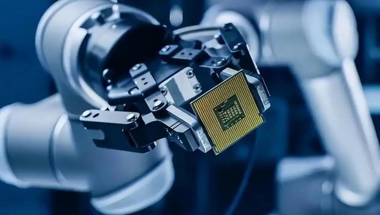 我在想，现在各位最好祈祷，东大的半导体工艺是真的被卡在7nm。如果有什么意外让东