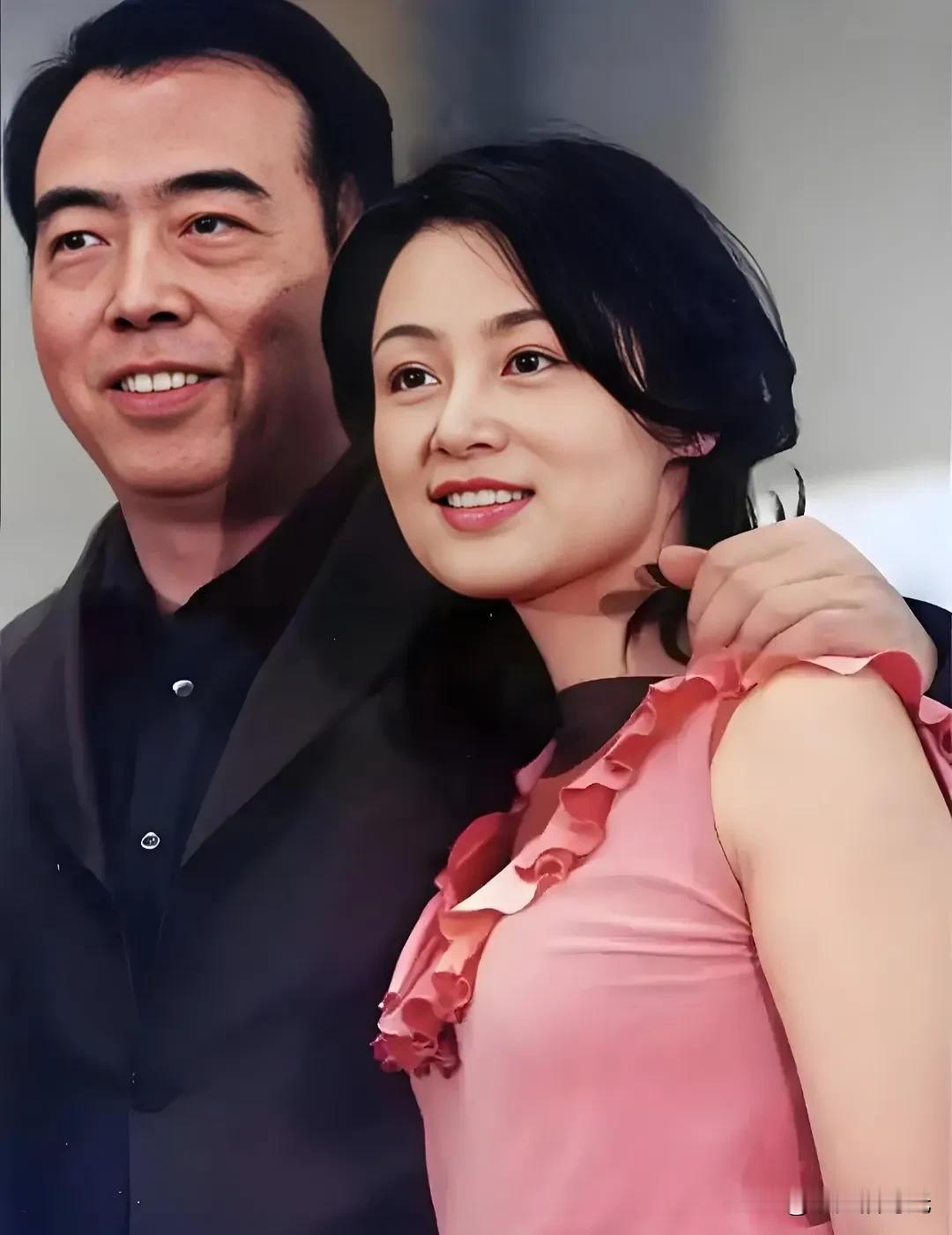 陈凯歌说，陈红的每一件衣服都是他买的。他去澳大利亚，一次性买回来30多件衣服