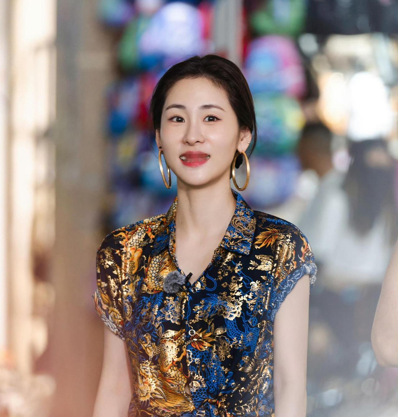 2018年秋，张碧晨在慌乱中独自孕育生命，瞒着华晨宇生下女儿。如今，女儿已5岁，