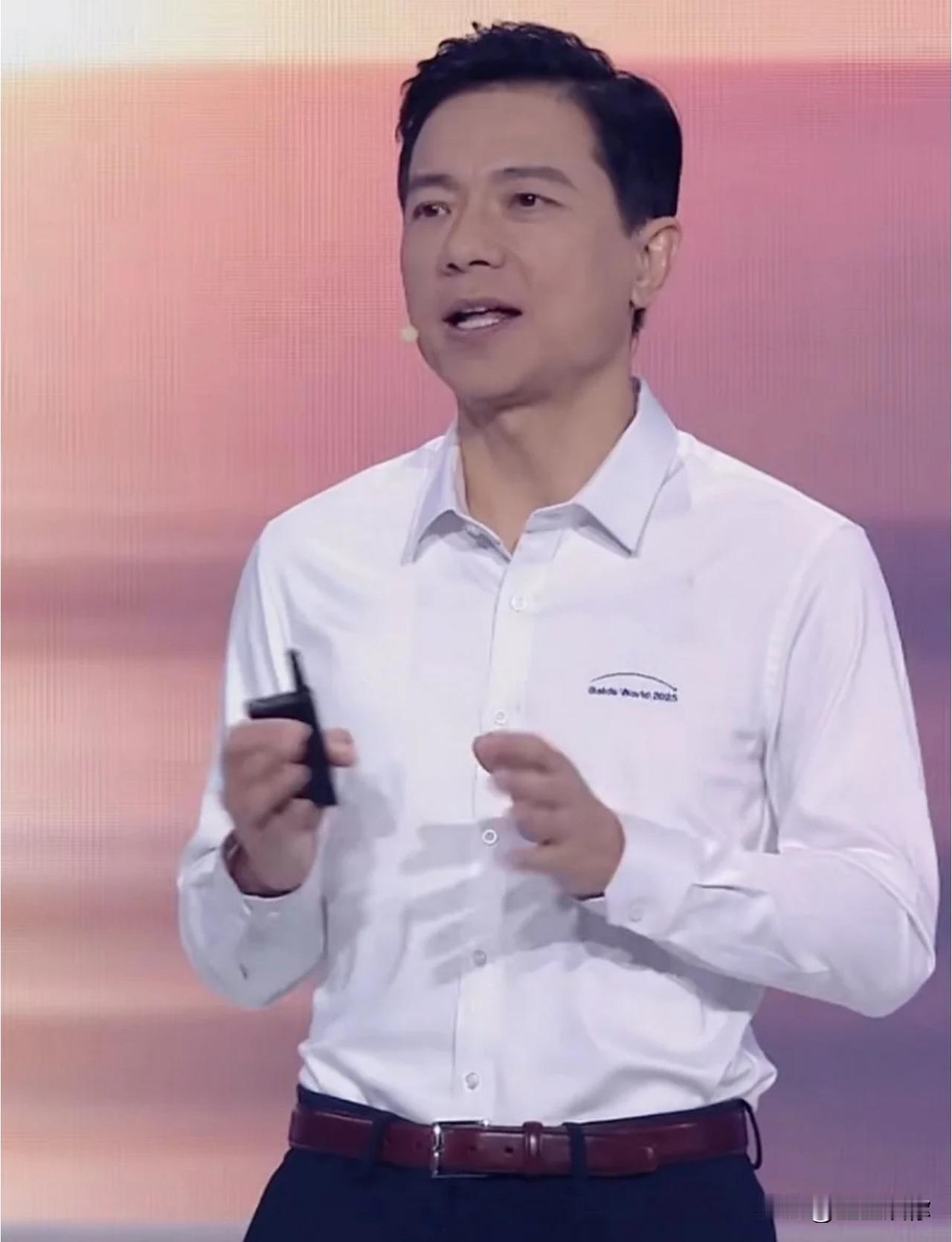 百度当务之急是找一个类似郭士纳那样懂行业应用更懂管理但是不懂技术的CEO来接班，