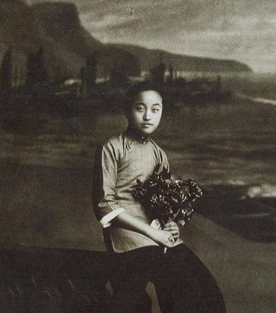 1931年，老蒋的亲妹妹蒋瑞莲向哥哥告状，说她的丈夫四处寻花问柳，希望老蒋能加以
