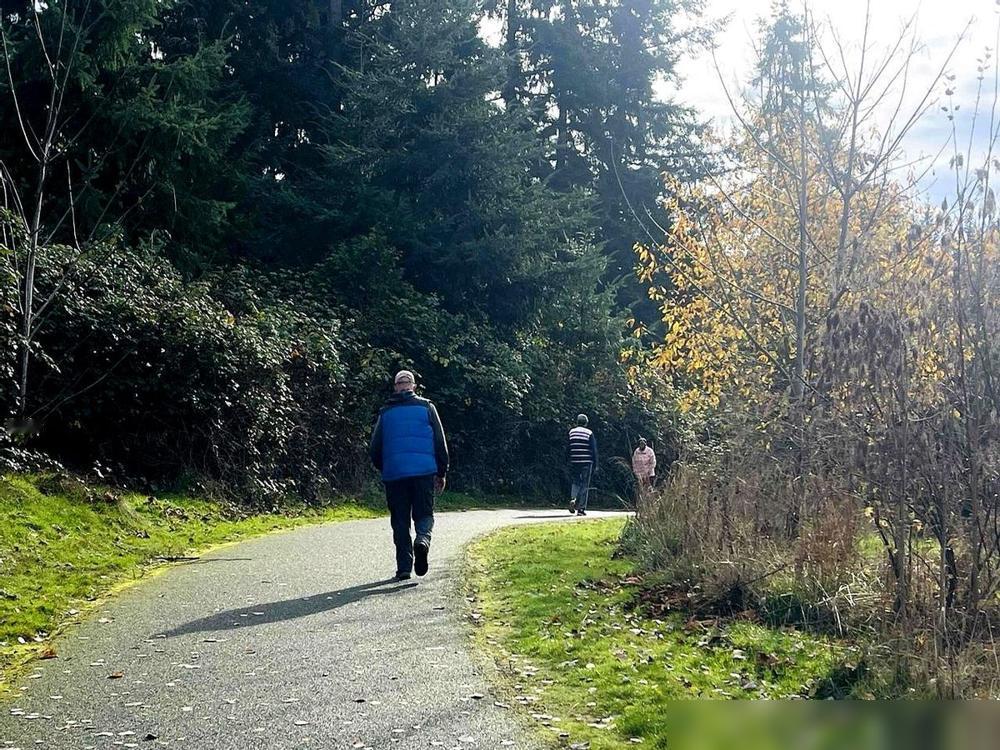 西雅图认识个老范，80年代初的复旦高材生，在美国干了一辈子，退休金一个月2500