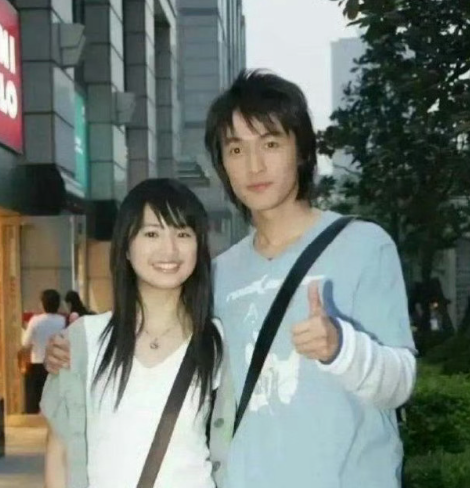 胡歌早年旧照当时也太青涩了吧​​​​