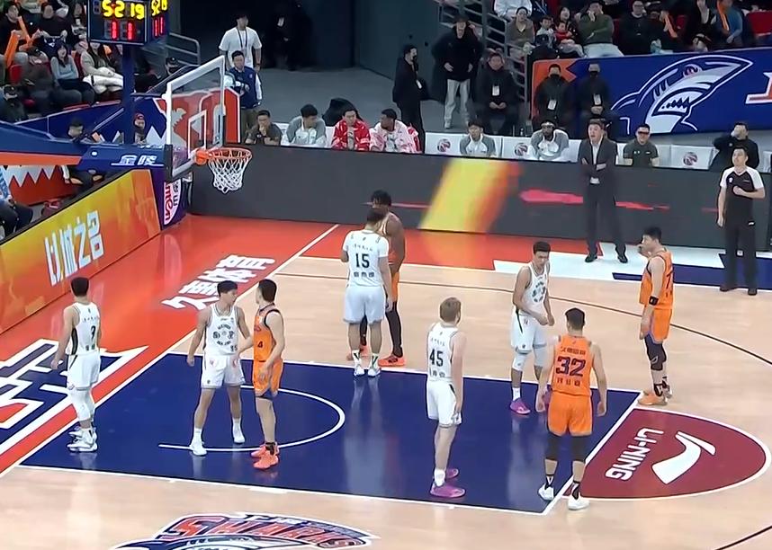 数据不会说谎！上海114-80大胜南京，最大功臣不是四外援，而是22岁的双能卫