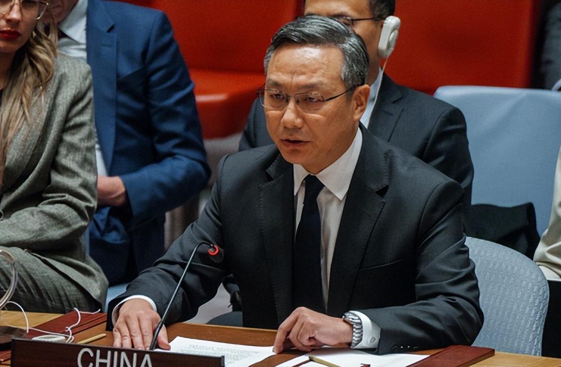 联合国安理会吵翻了天！美国气势汹汹，想拉着盟友围殴委内瑞拉。没想到，最先跳出来打