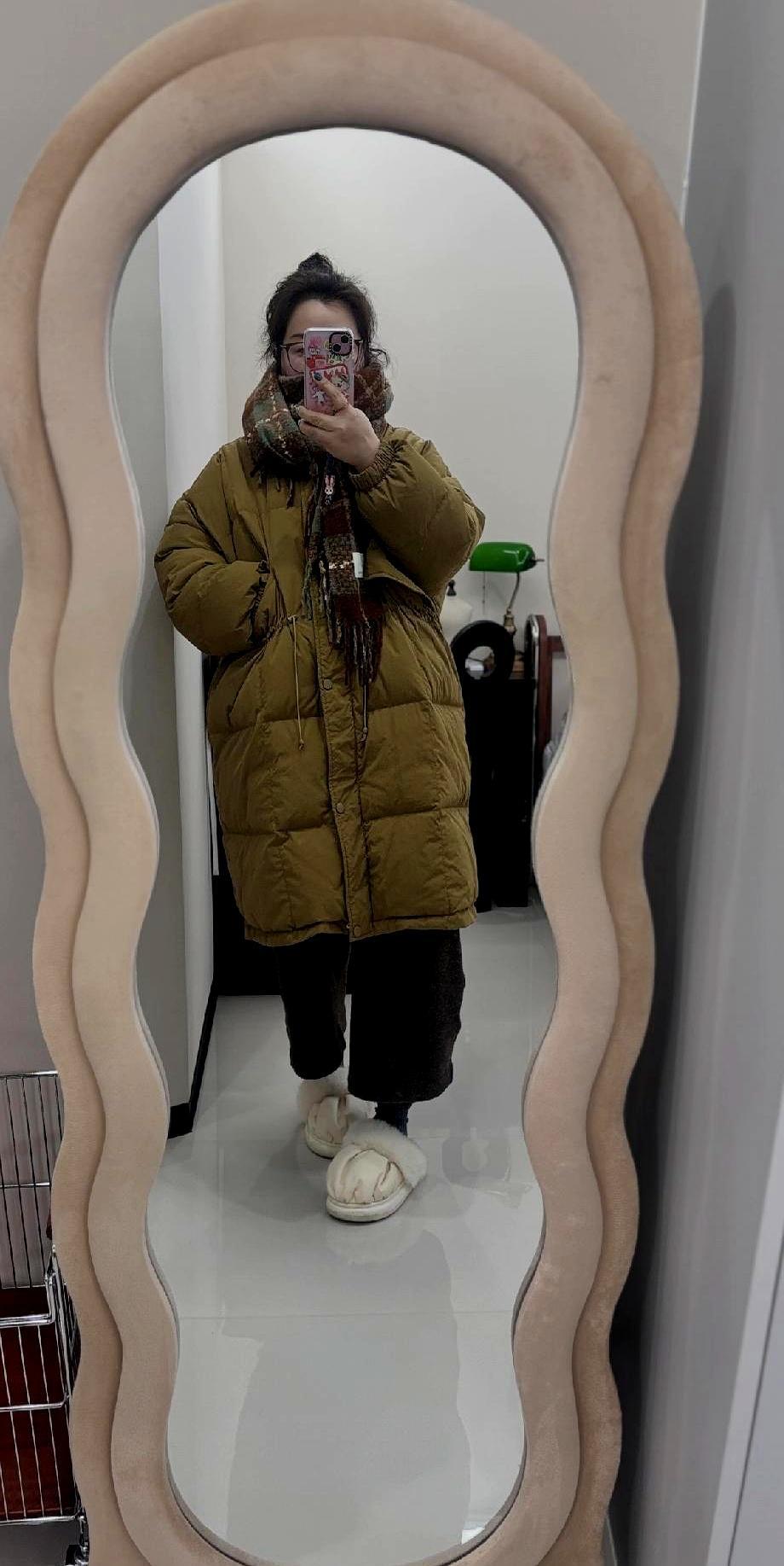 我承认，买下这件紫色羽绒服，是我两年前最大的失误。你就说气不气人，当时一眼