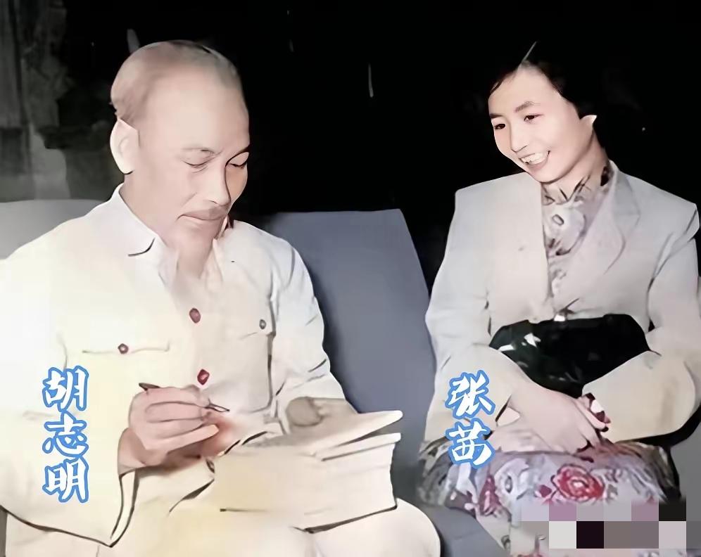 37岁张茜与胡志明合影，惊艳了一个时代。1959年，新中国成立十周年，越南国父胡