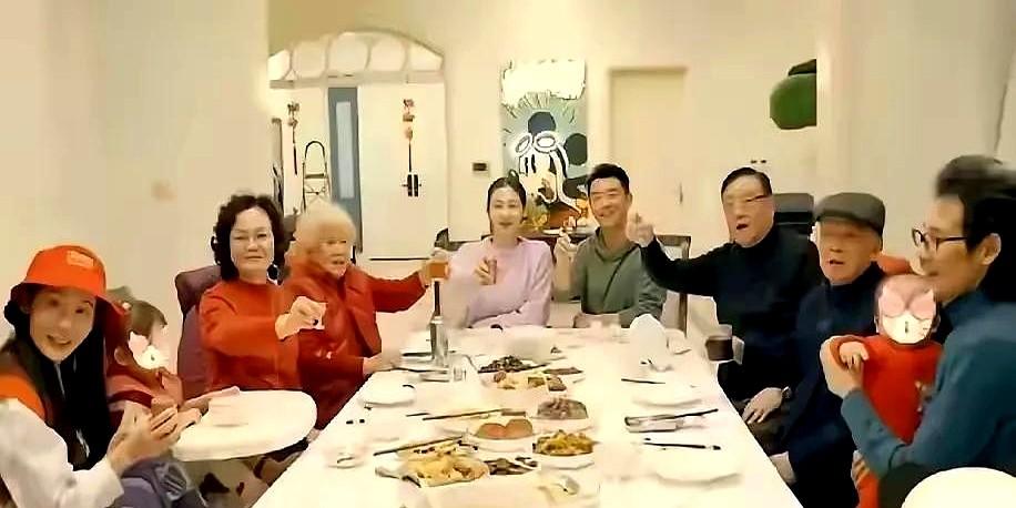 老公会赚钱，老婆却想哭？郑恺常年在外拍戏，银行卡数字一路涨，家里却像临时旅馆