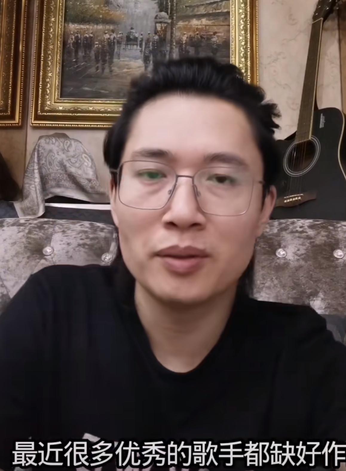 最近很多优秀的歌手都缺好作品，但陈楚生还真不缺。这是B站上一位名叫“小邓先生”