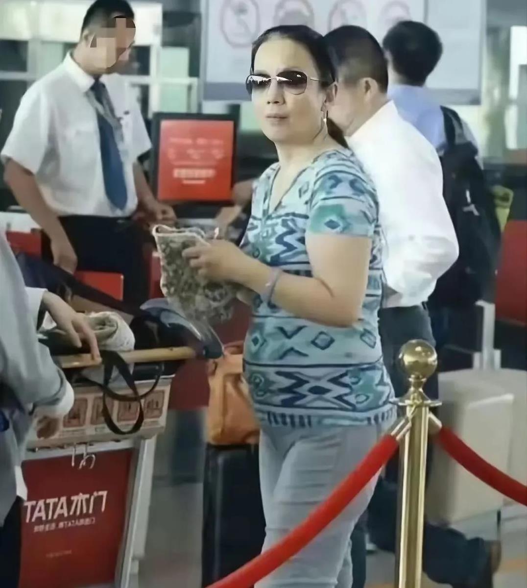 中国人懵了，美国人惊了，就连胡锡进也呆了，天天鼓吹美国好，移居美国生活的吕丽萍、