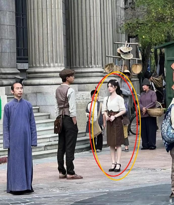 鞠婧祎现身，美若天仙！本人超绝，比照惊艳，那发量令人称羡，仿若自带柔光，魅力难挡