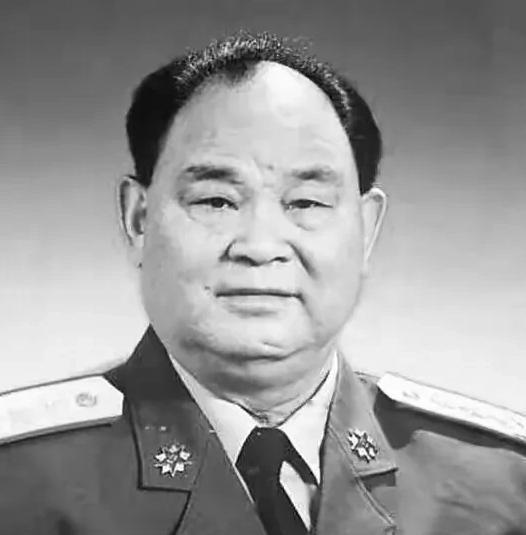 1992年3月，成都军区司令张太恒到北京开会，中央军委秘书长杨白冰却告诉张太恒：