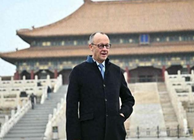 2月25日，德国总理默茨还懂得“自嘲”，他在与中方会谈时说：“我知道，我