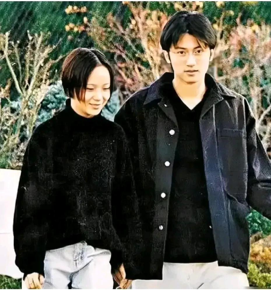 年轻时的谢霆锋好帅，他的初恋看起来配不上他呢，张柏芝是他历任女友的天花板，最后他