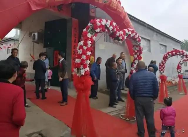 菏泽婚丧冲突后续！2026年5月22日，菏泽某村王家婚礼前筹备时，新郎母亲突