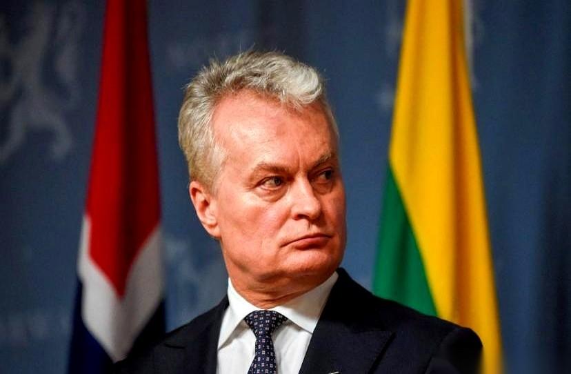 一个主权国家，自己国民在海外出了事儿，居然要跑去求别国大使馆“行行好，帮个忙”。