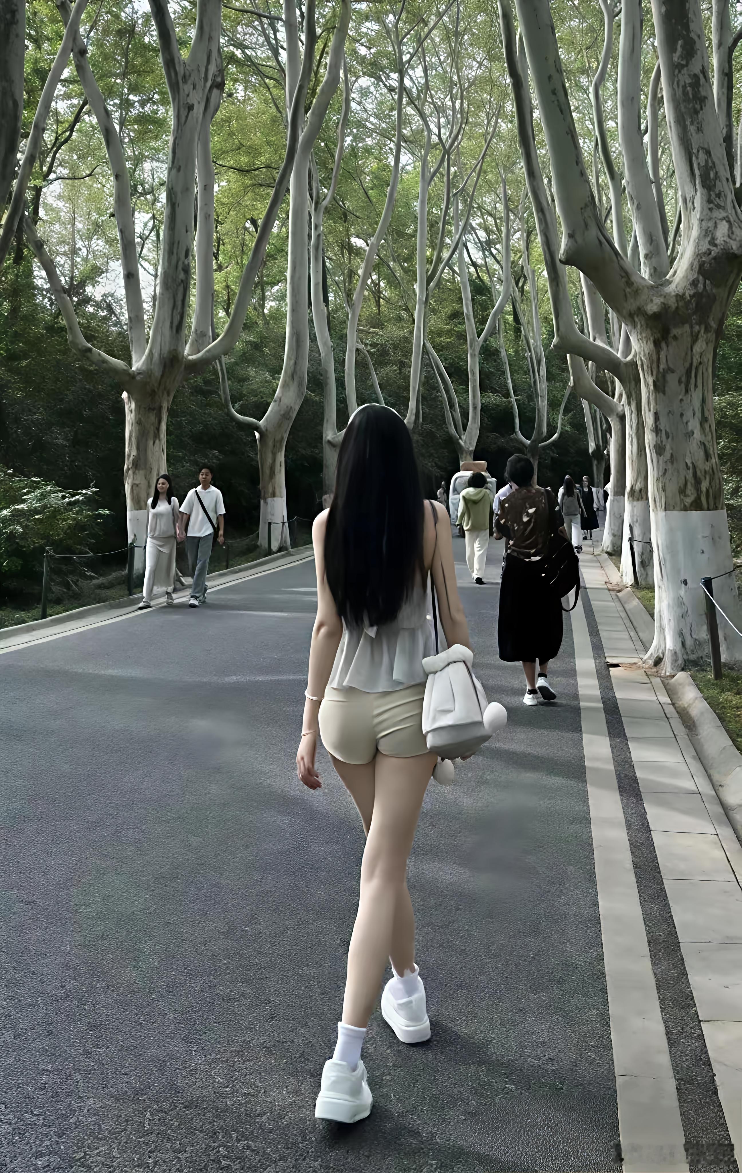 满分100分，这样的背影你打多少分？