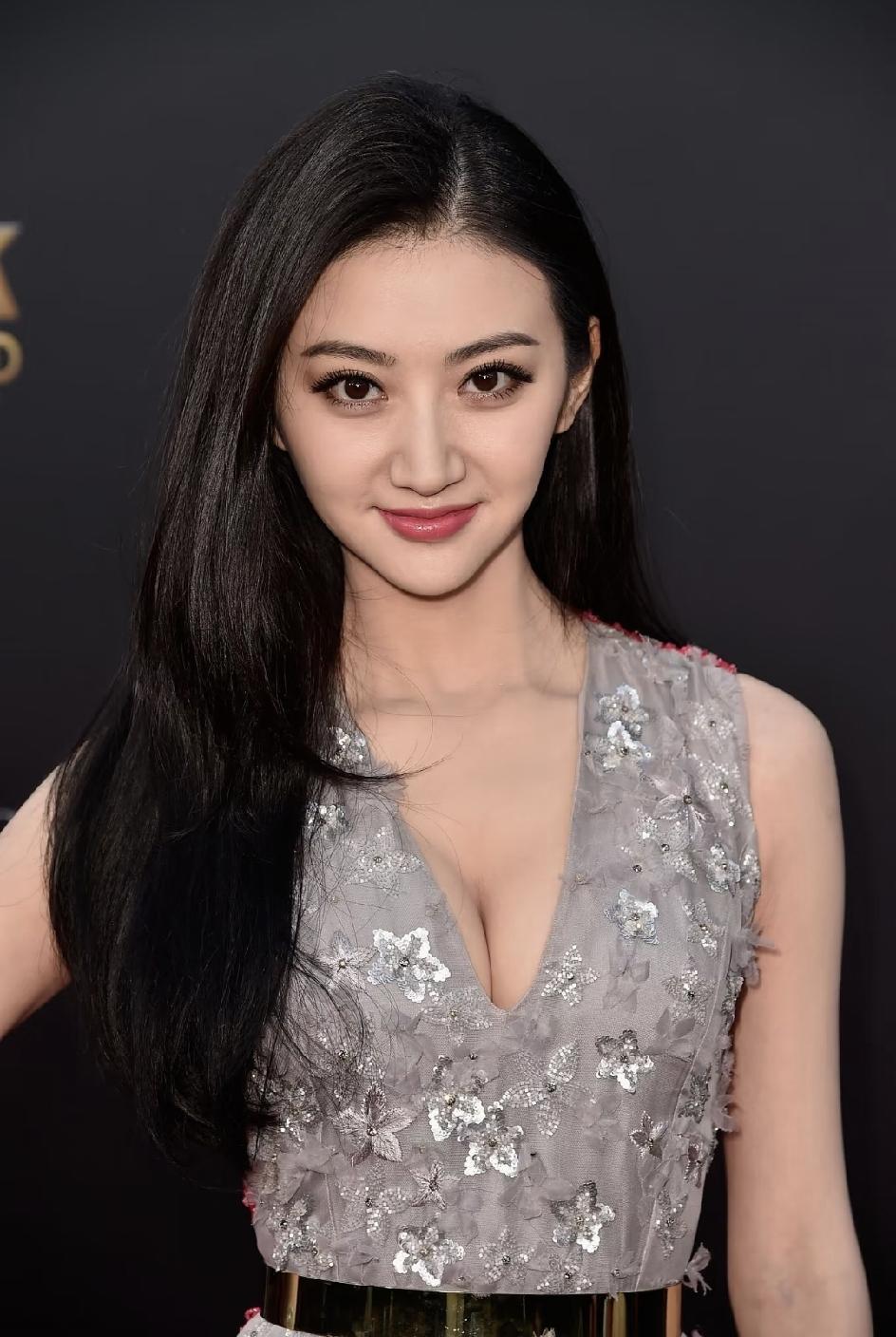 孙宇晨我不晓得是何方神圣，竟然"摸奶"都写出来了，对跟自己好过的女友这样简直畜狗