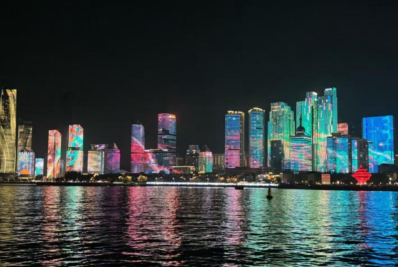 一个年收入十四五万的女生，会选择一个年收入五万的男生做老公吗？一般思维肯定不