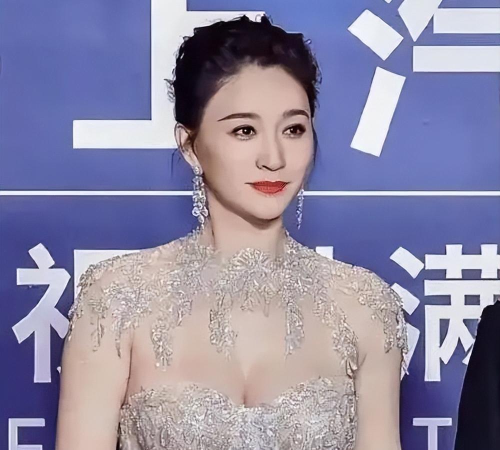 2010年，李小冉被前男友用一根带艾滋病体液的针管抵住了脖子，李小冉苦苦哀求放过