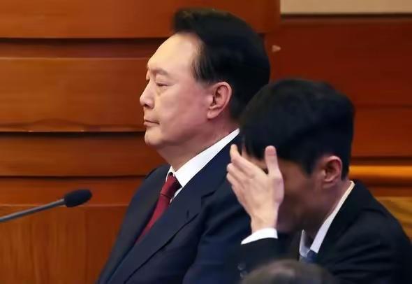​韩国原总统尹锡悦又多了一项新的罪行，他的老底又被扒了出来。这时候已经发现他为内