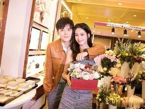 颖儿靠彝族姑娘这个角色彻底火了。线下活动和付辛博一起现身。同框画面看着格外舒服。