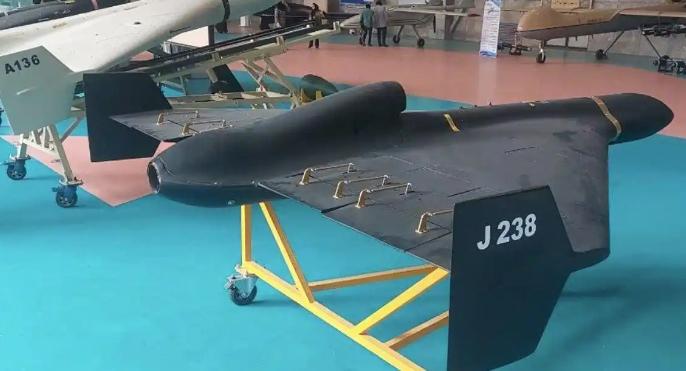 据参考消息网1月17日援引俄媒报道，俄军无人机部队已列装新型远程自杀式无人机“天