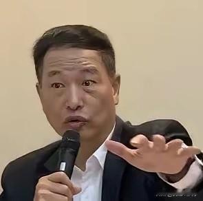 今（2）日下午F16V战机降落台东，退将张延廷先是泼冷水，接着又脑洞大开，给赖清