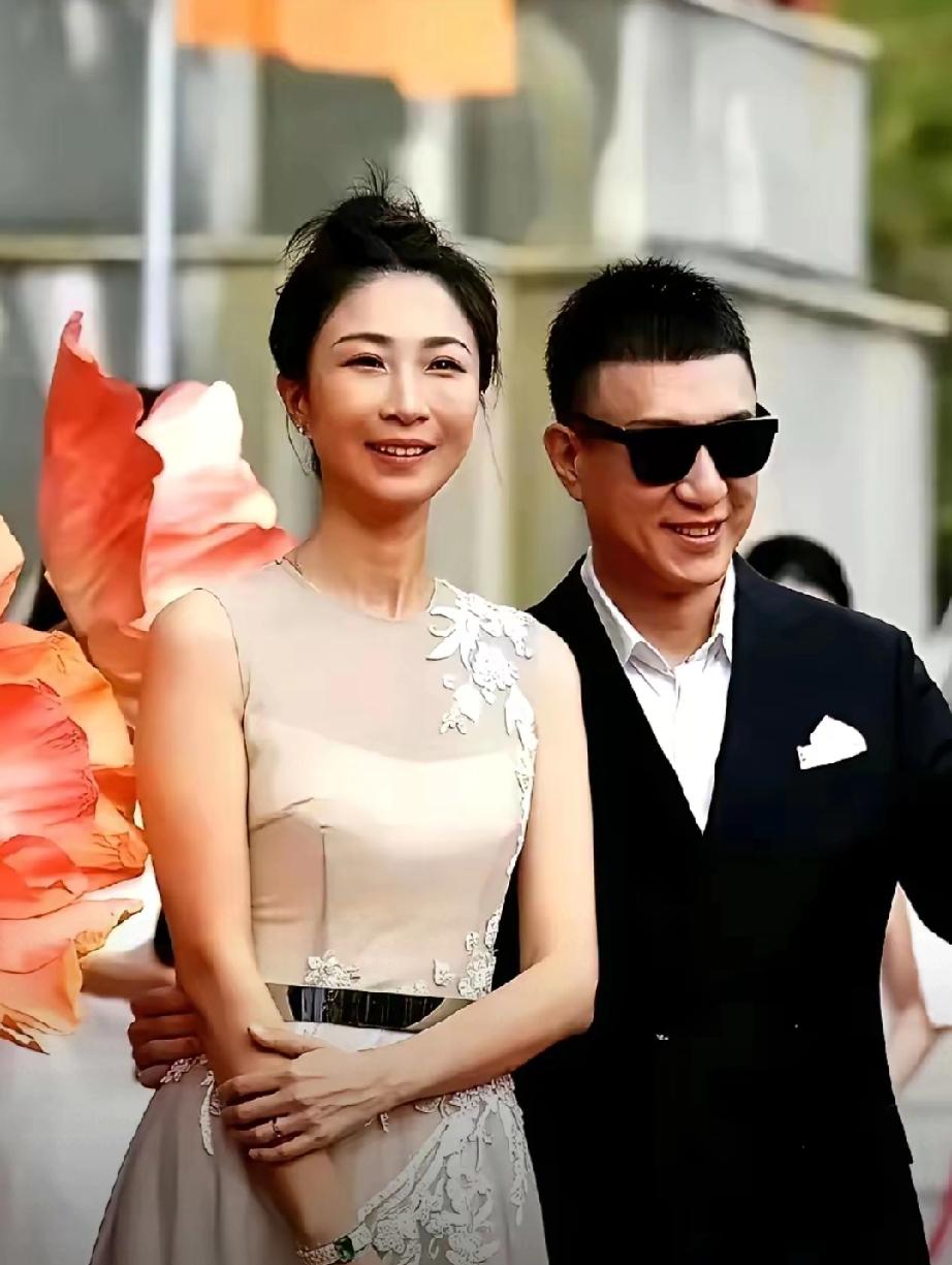 难怪孙红雷把她宠成宝！40岁王骏迪近照曝光，状态太绝了孙红雷携妻