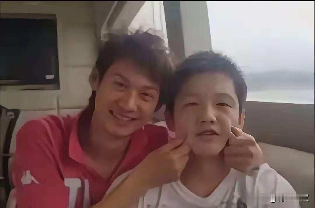 天呐！曾经全运会最牛男双，这次第一轮相遇！回忆中的八一双雄！樊振东/周雨这对