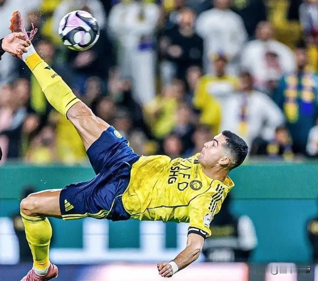 天神又下凡了，41的C罗上演惊世骇俗的倒挂金钩!在世预赛上C罗被禁赛后葡萄牙