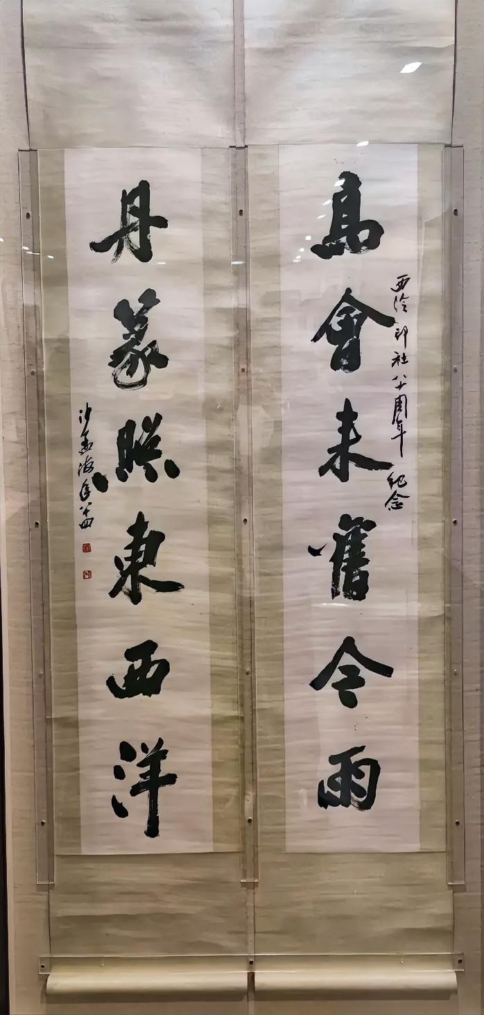 沙孟海先生的字，点画质感非常厚重，有笔力杠鼎、力透纸背之感。可以肯定的是，这种笔