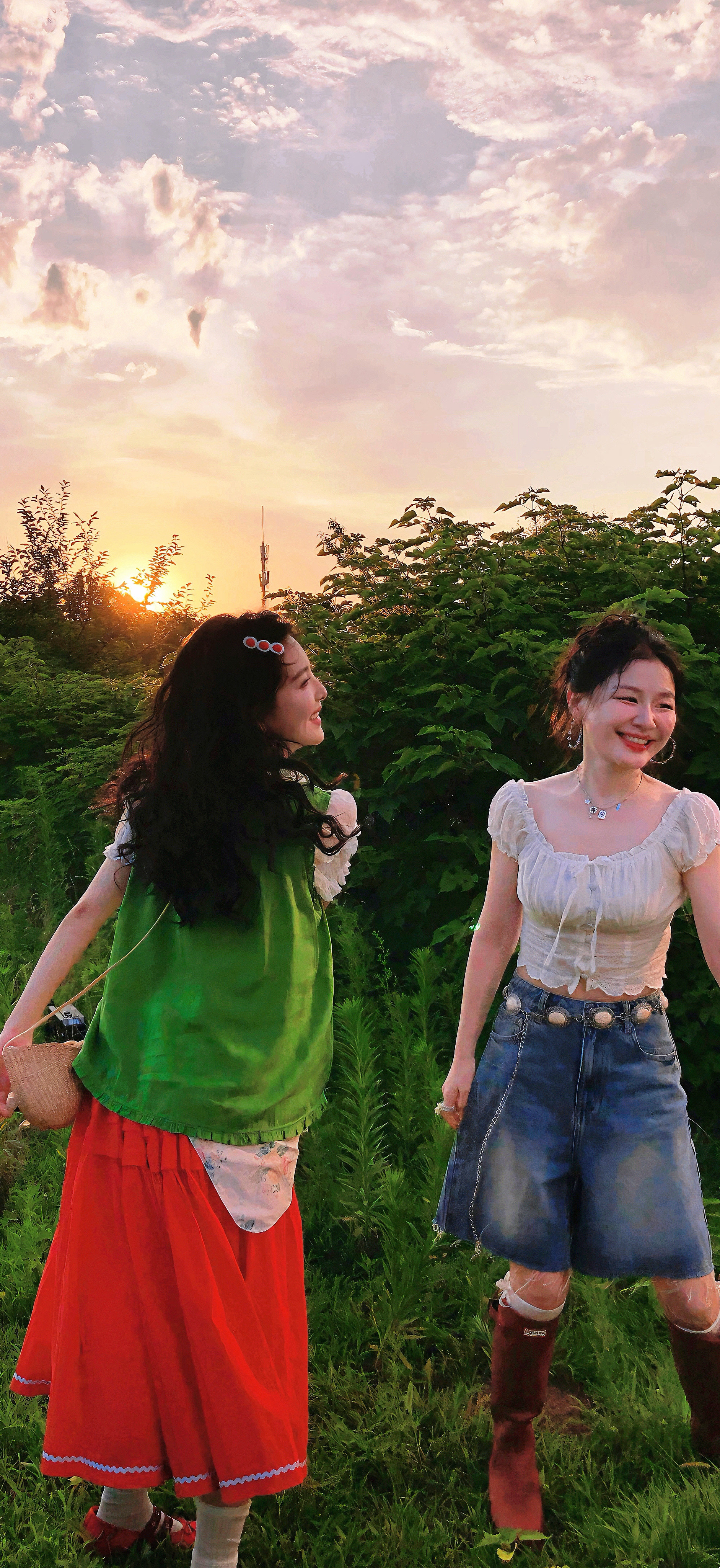 夏天一起拍照啊收获满满的壁纸🍀🎄❇️☘️💚章若楠金靖