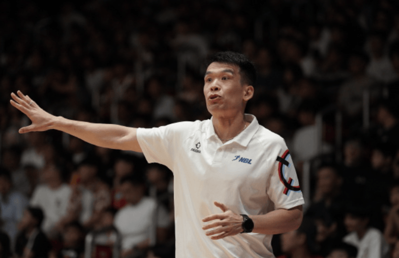 媒体人: 卢艺文出手慢了, 可能球队没让他来执行最后一攻