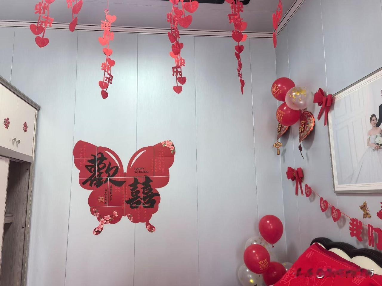 这就是生女儿的下场……供她上大学她，刚参加工作26岁就被人连盆带花端走了，婚礼