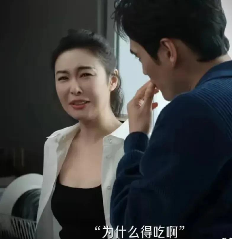在新剧《亲爱的仇敌》中，袁弘毅和高叶作为情侣，吻戏真的是超级多！回家张歆艺会让跪