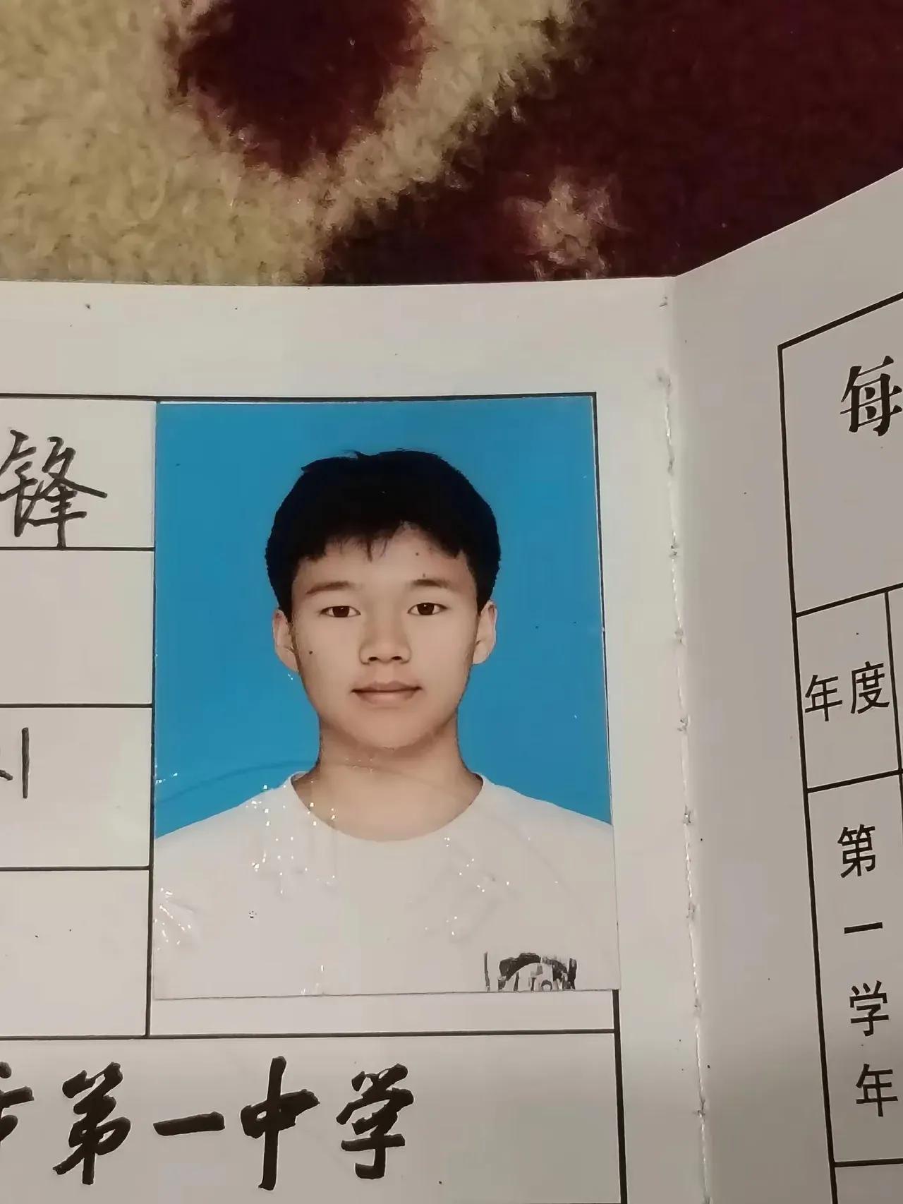 你出生的那天，妈妈是最快乐的，那个时候你是全家人最珍贵的礼物，15年间，你一直都